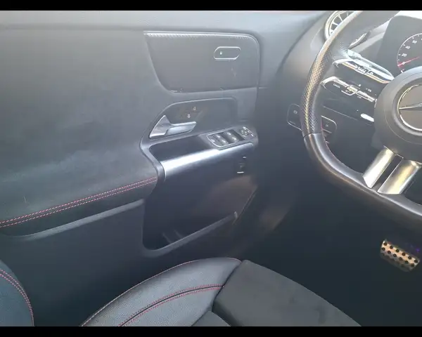 Mercedes-Benz Gla view 14