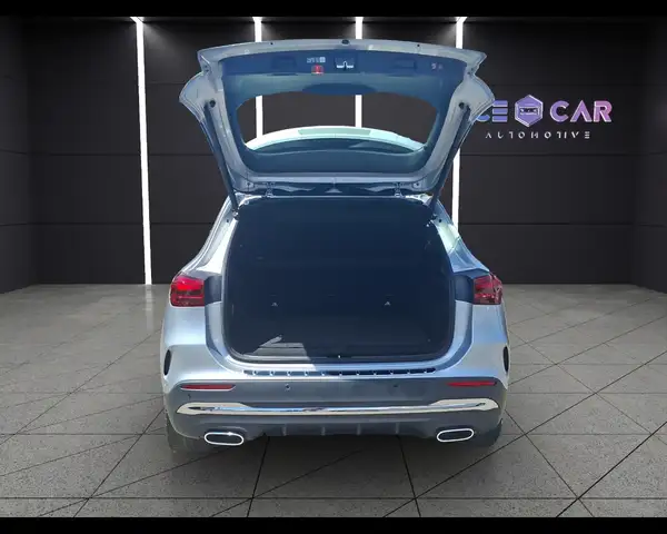 Mercedes-Benz Gla view 16