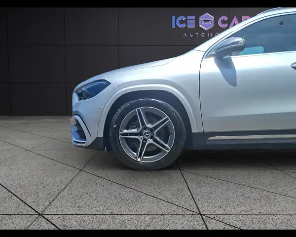 Mercedes-Benz Gla view 17