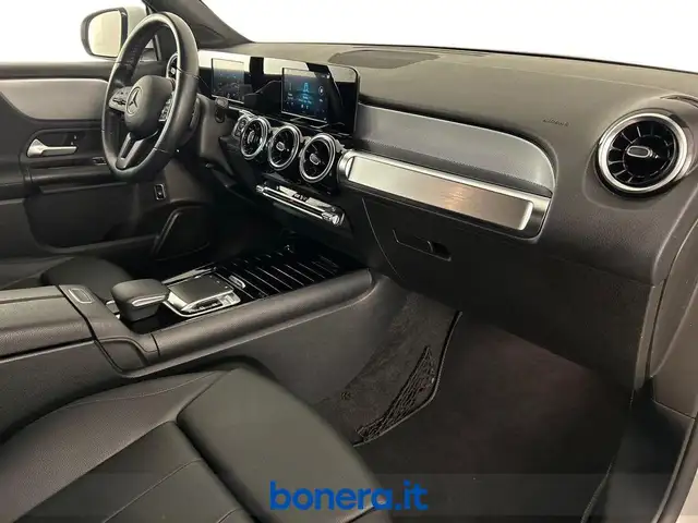 Mercedes-Benz GLB view 15