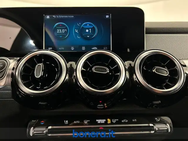 Mercedes-Benz GLB view 14