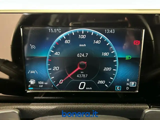 Mercedes-Benz GLB view 13