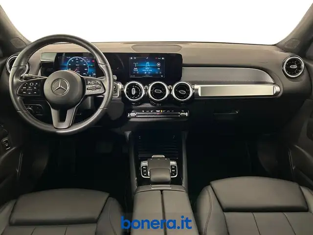 Mercedes-Benz GLB view 9