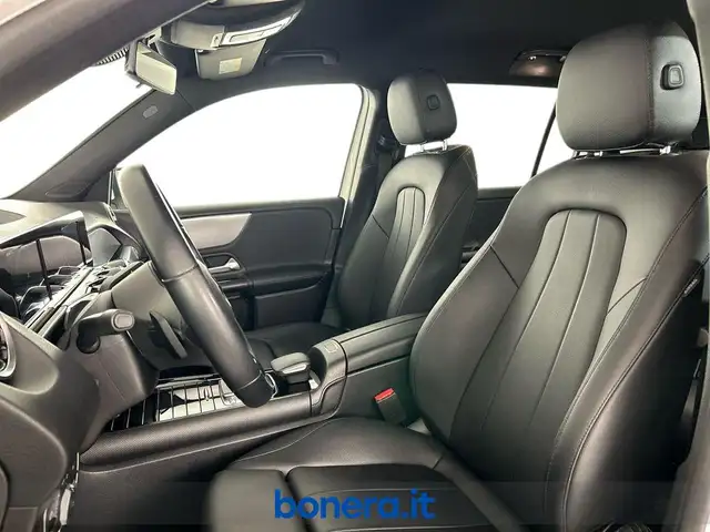 Mercedes-Benz GLB view 10