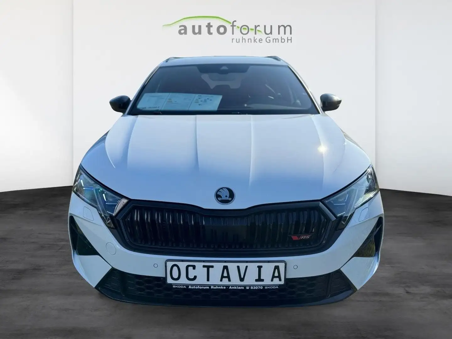 Skoda Octavia Combi RS Facelift *Canton* Wit - 2