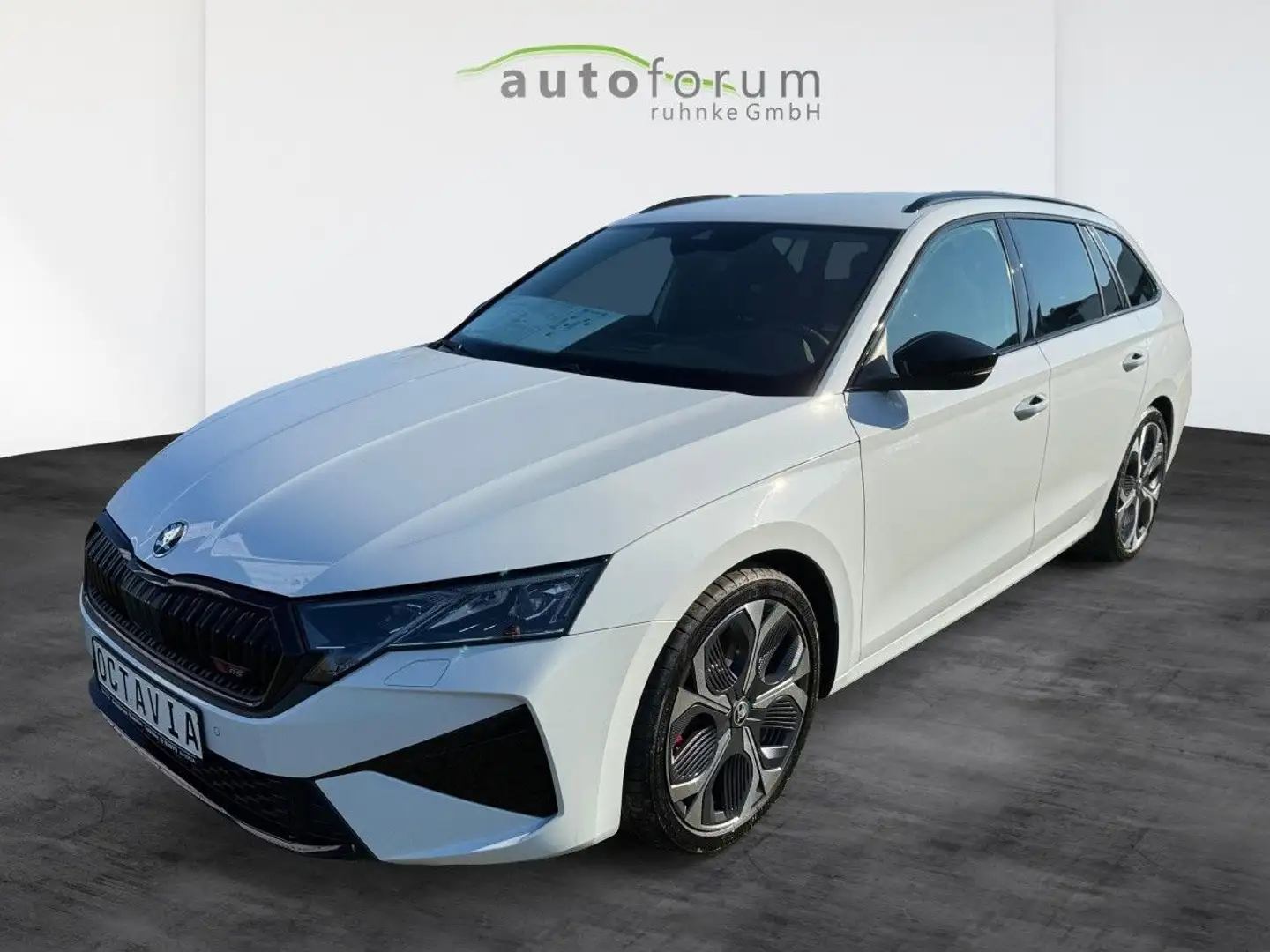 Skoda Octavia Combi RS Facelift *Canton* Wit - 1
