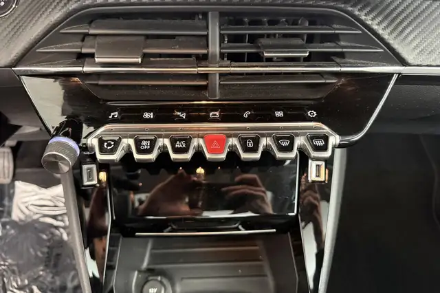 Peugeot 208 view 27