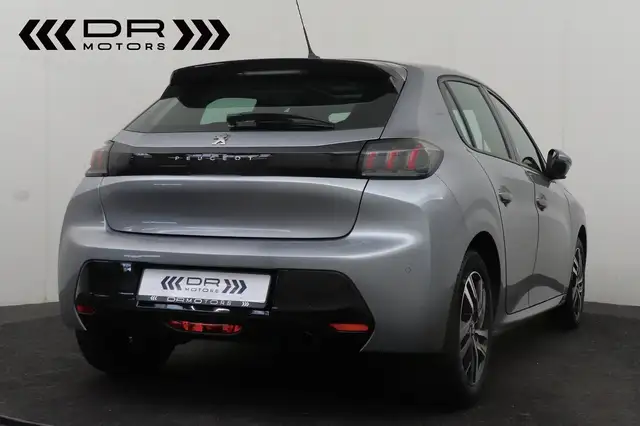 Peugeot 208 view 8