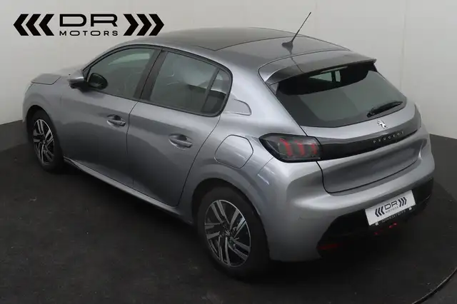 Peugeot 208 view 5