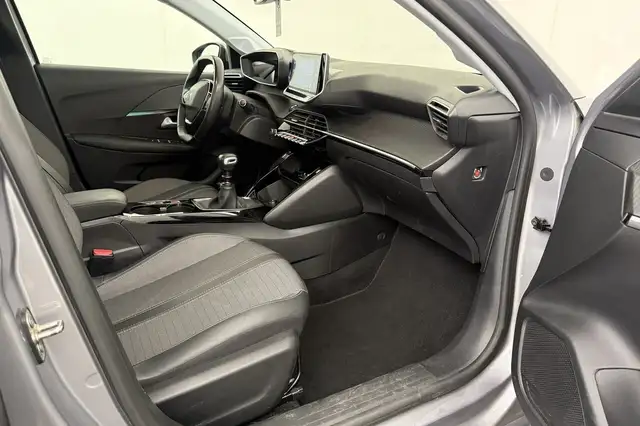 Peugeot 208 view 13