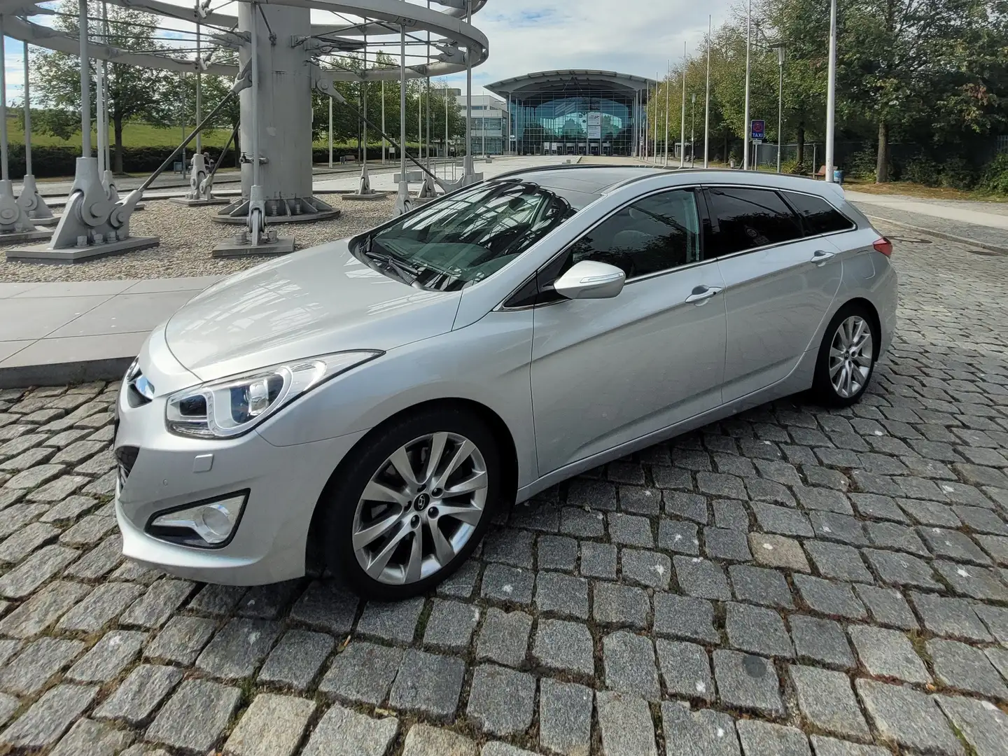 Hyundai i40 i40 cw 2.0 GDI I-Catcher Automatik Vollausstattung Silber - 2