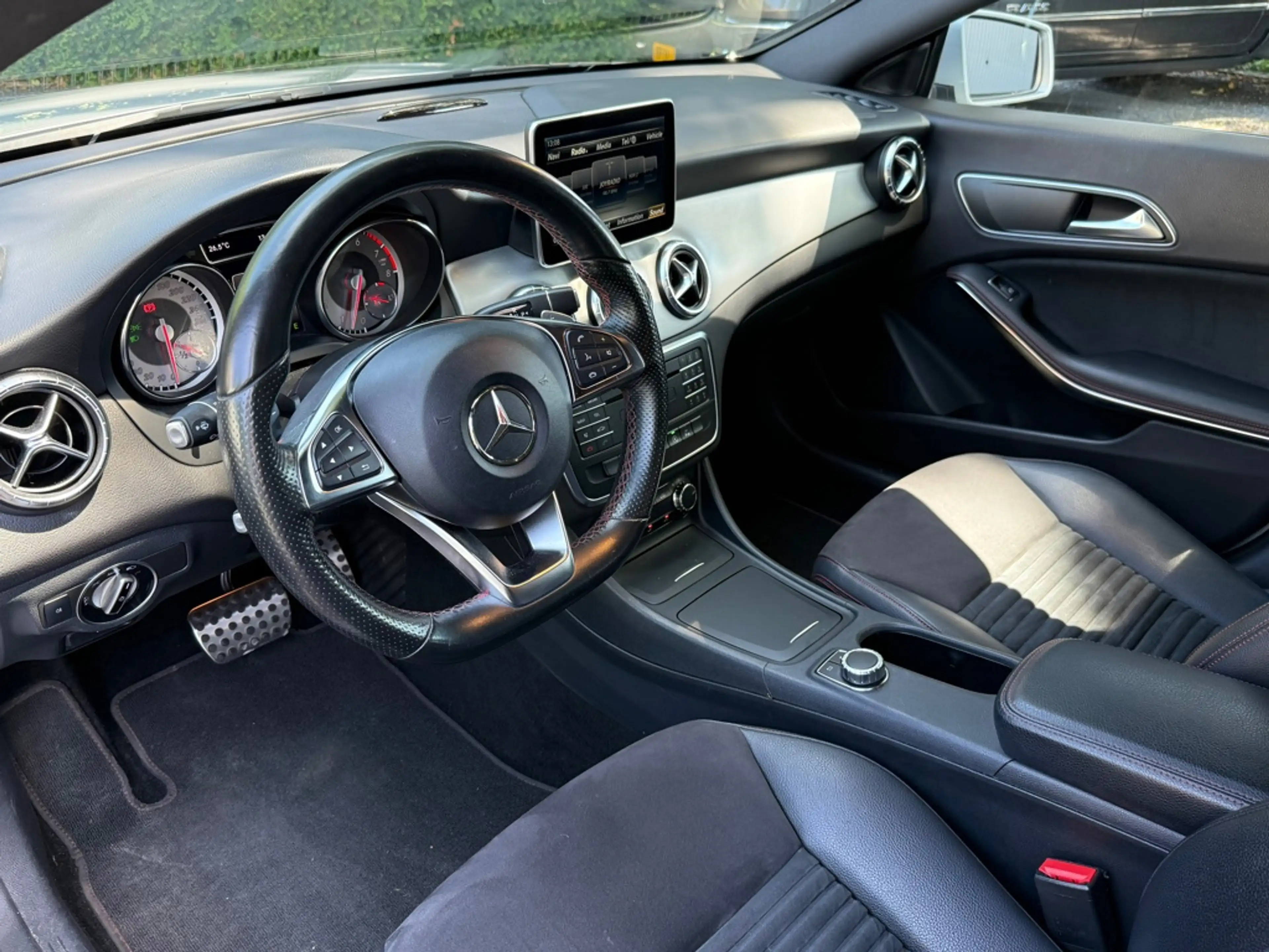 Mercedes-Benz CLA 180 Amb. Automaat NL Auto — photo 10