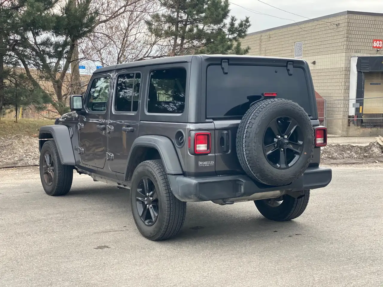 Jeep Wrangler снимка Jeep Wrangler