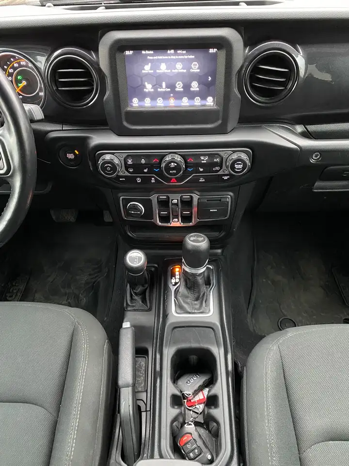 Jeep Wrangler снимка Jeep Wrangler
