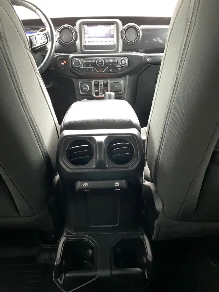 Jeep Wrangler снимка Jeep Wrangler