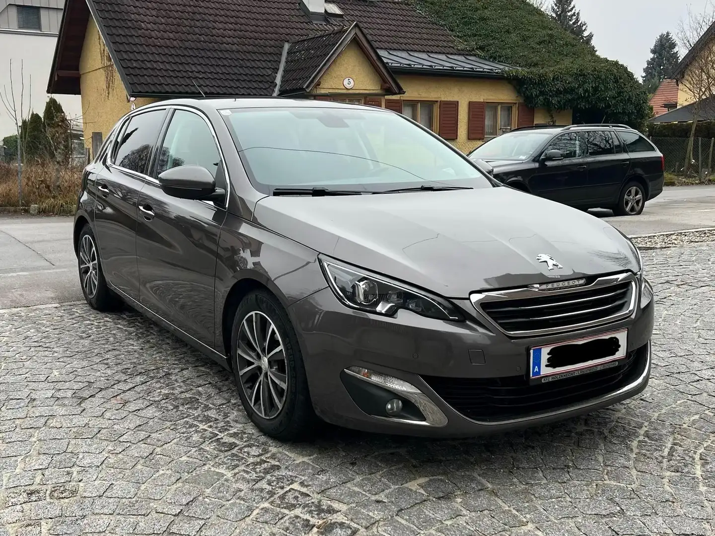 Peugeot 308 308 1,6 HDi 92 FAP ALLURE Braun - 2