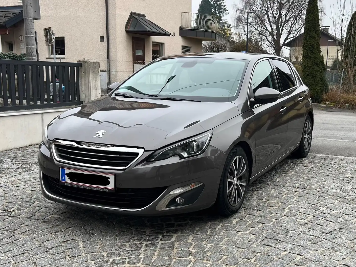 Peugeot 308 308 1,6 HDi 92 FAP ALLURE Braun - 1