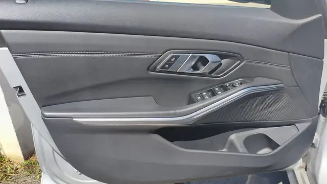 BMW 3 Series view 7