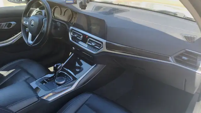 BMW 3 Series view 10