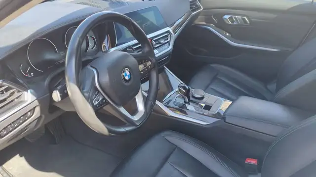 BMW 3 Series view 8