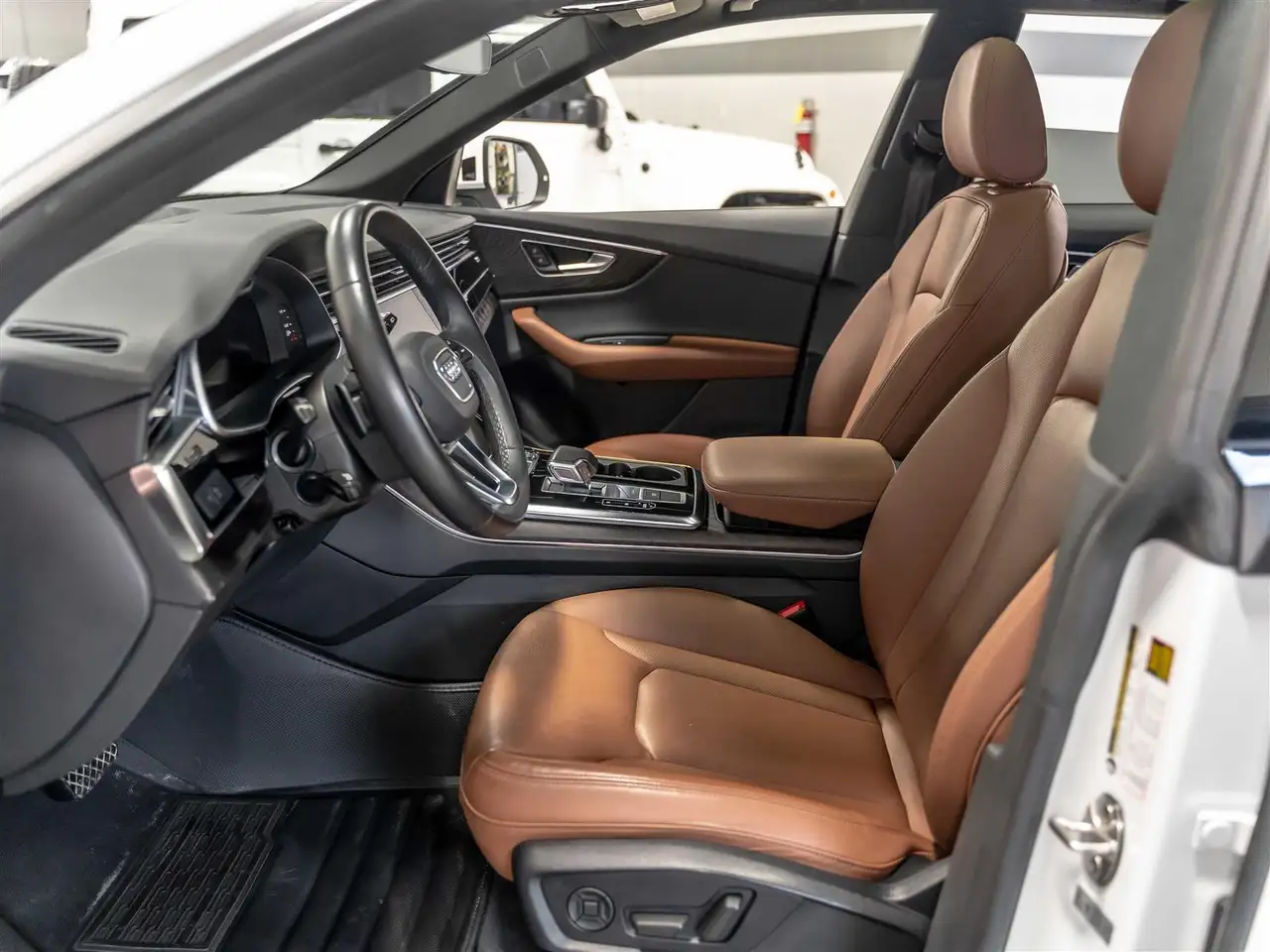 Audi Q8 снимка Audi Q8