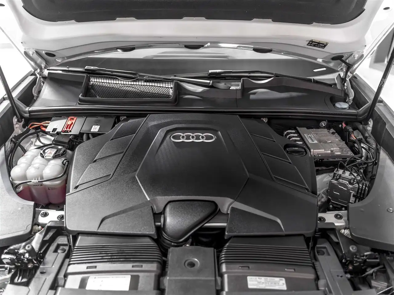 Audi Q8 снимка Audi Q8