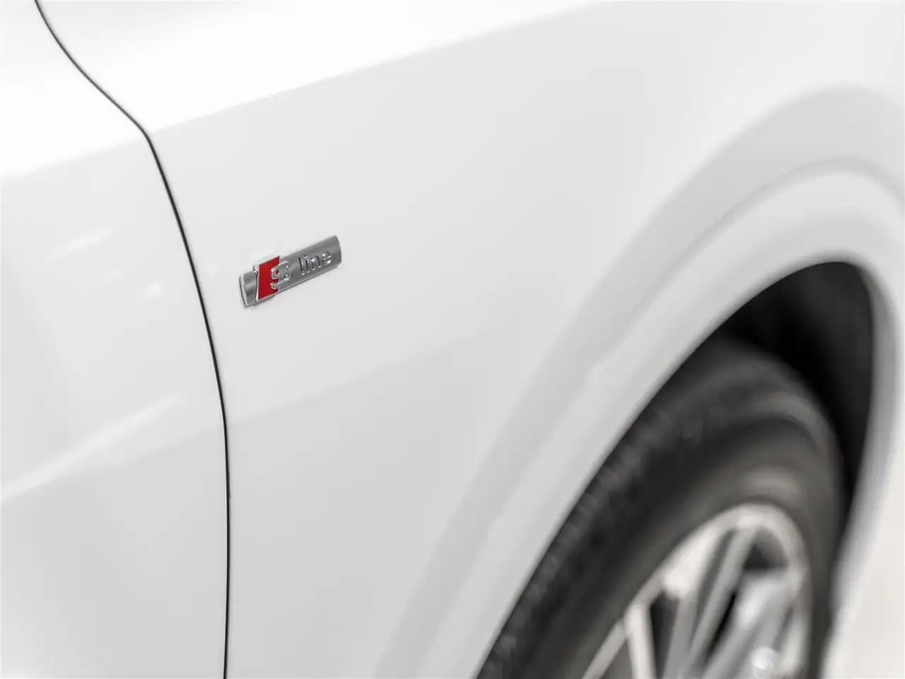 Audi Q8 снимка Audi Q8