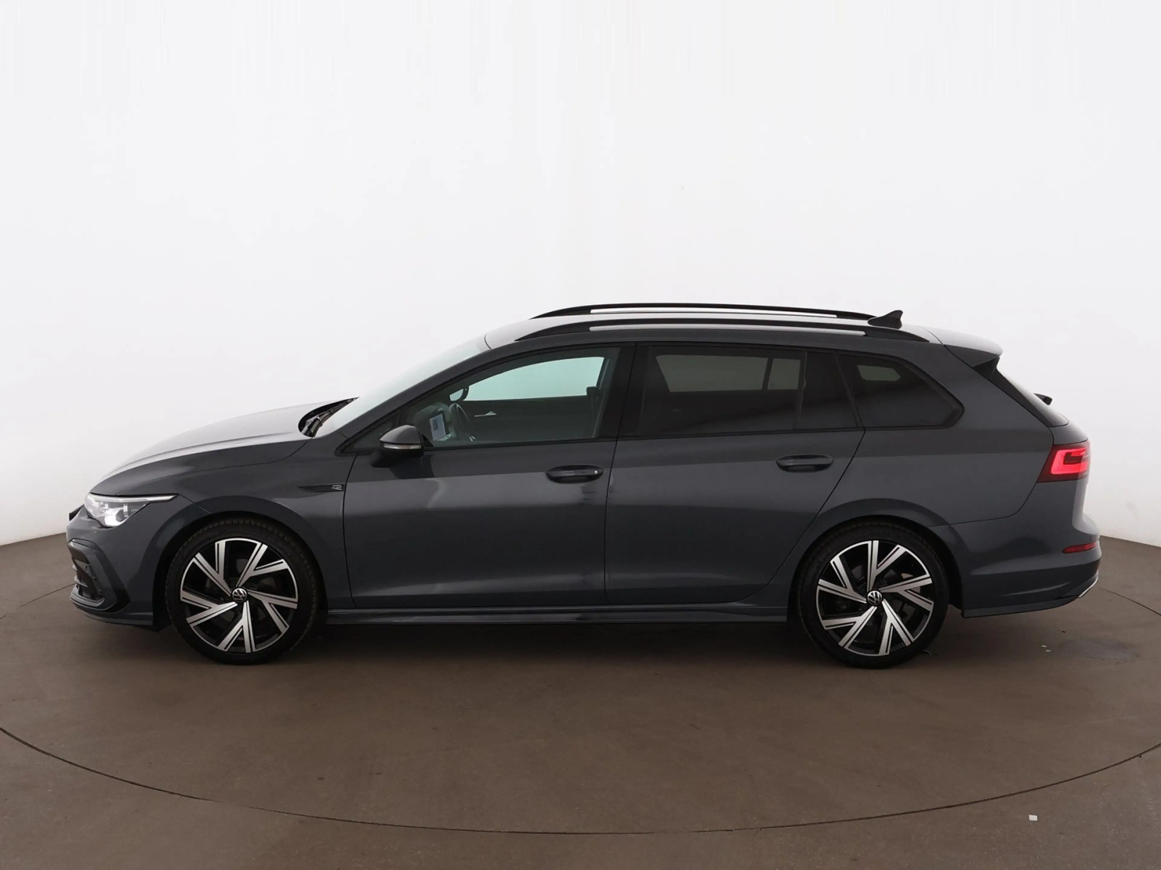 Volkswagen Golf Variant Golf VIII Variant 1.5 TSI R-Line MATRIX RADAR NAV — photo 6