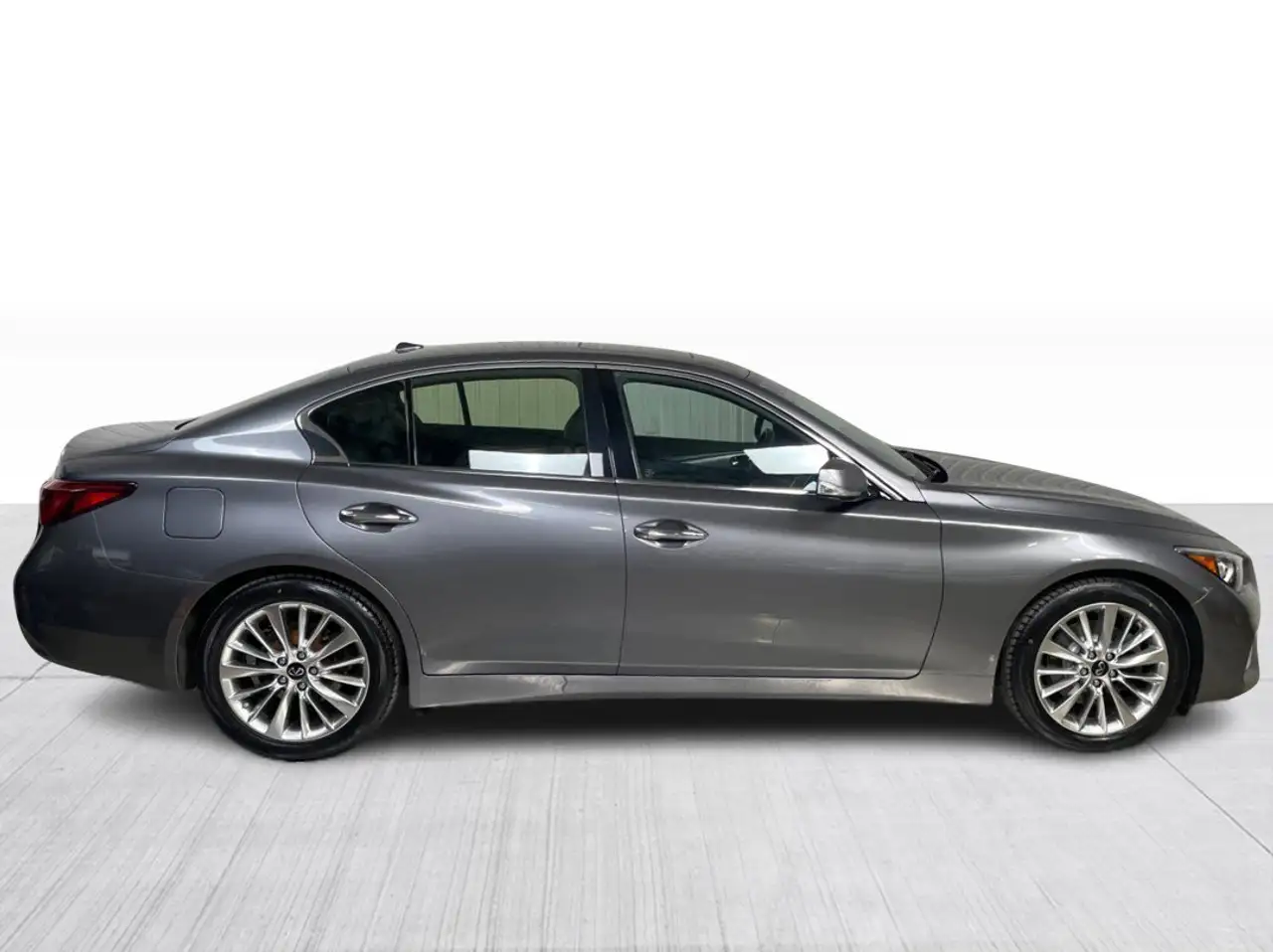 Infiniti Q50 снимка Infiniti Q50