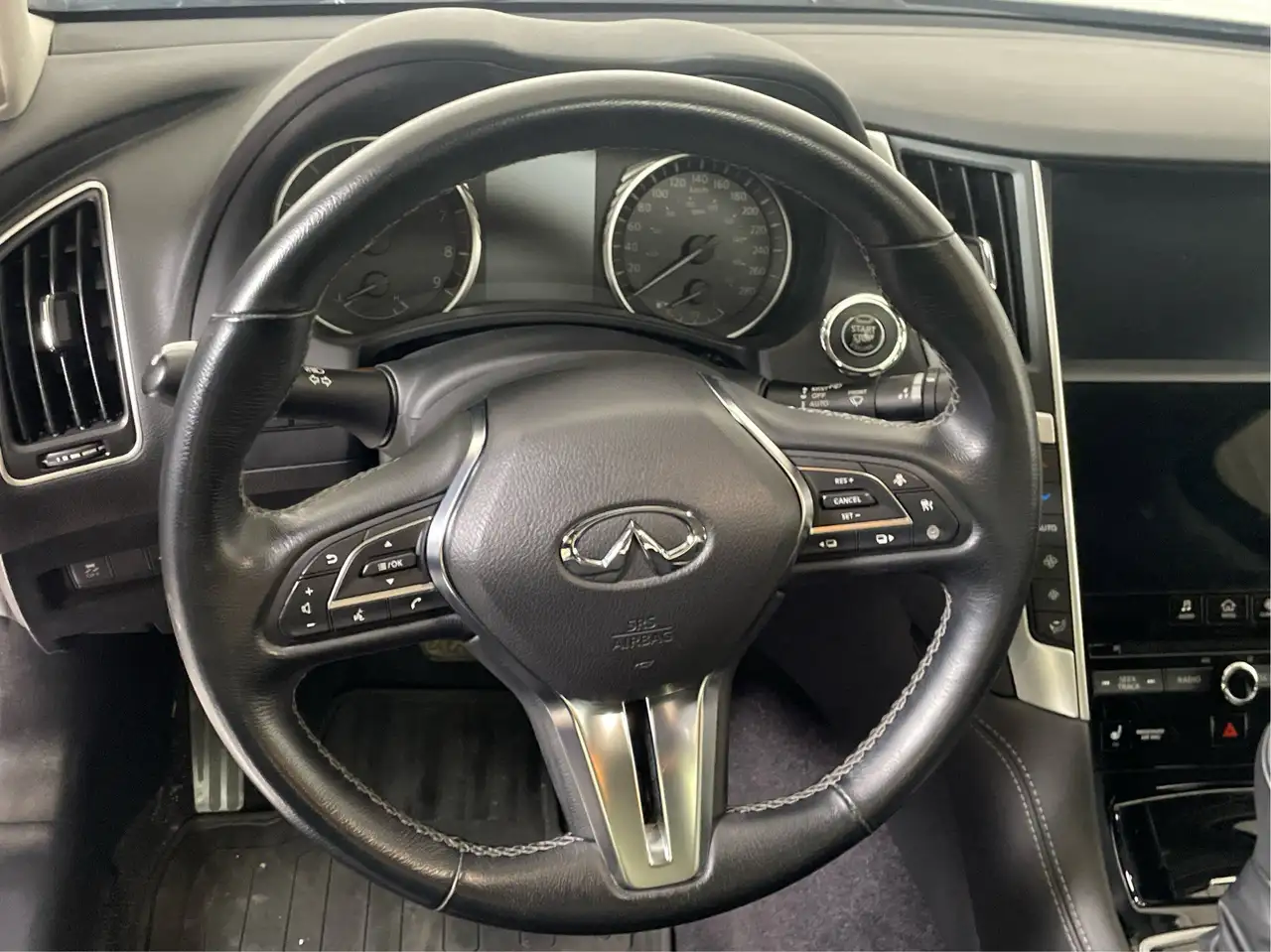 Infiniti Q50 снимка Infiniti Q50