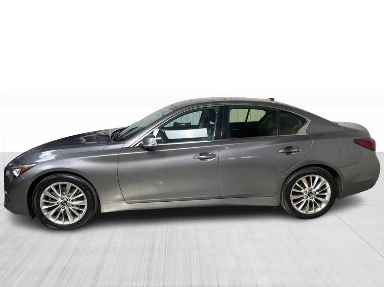 Infiniti Q50 снимка Infiniti Q50