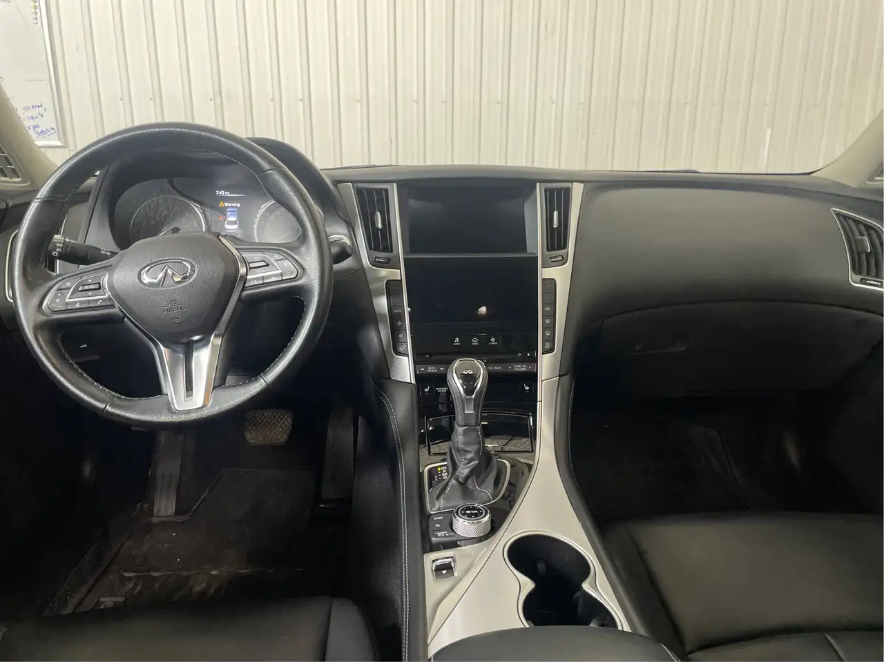Infiniti Q50 снимка Infiniti Q50