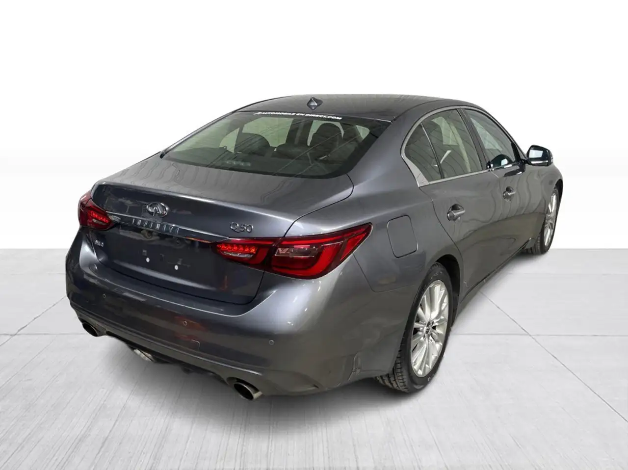 Infiniti Q50 снимка Infiniti Q50
