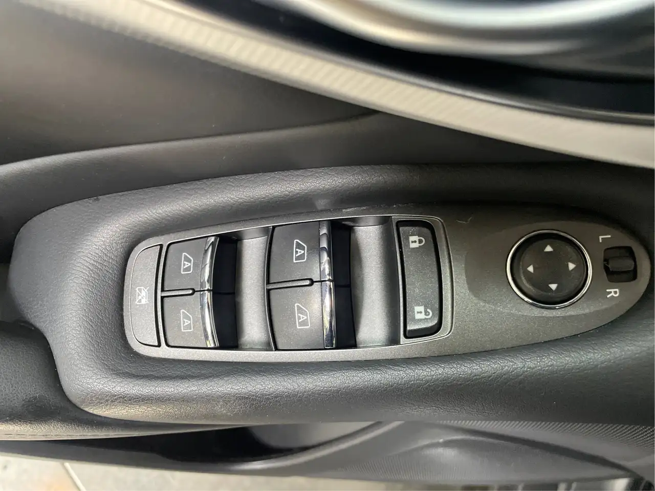 Infiniti Q50 снимка Infiniti Q50