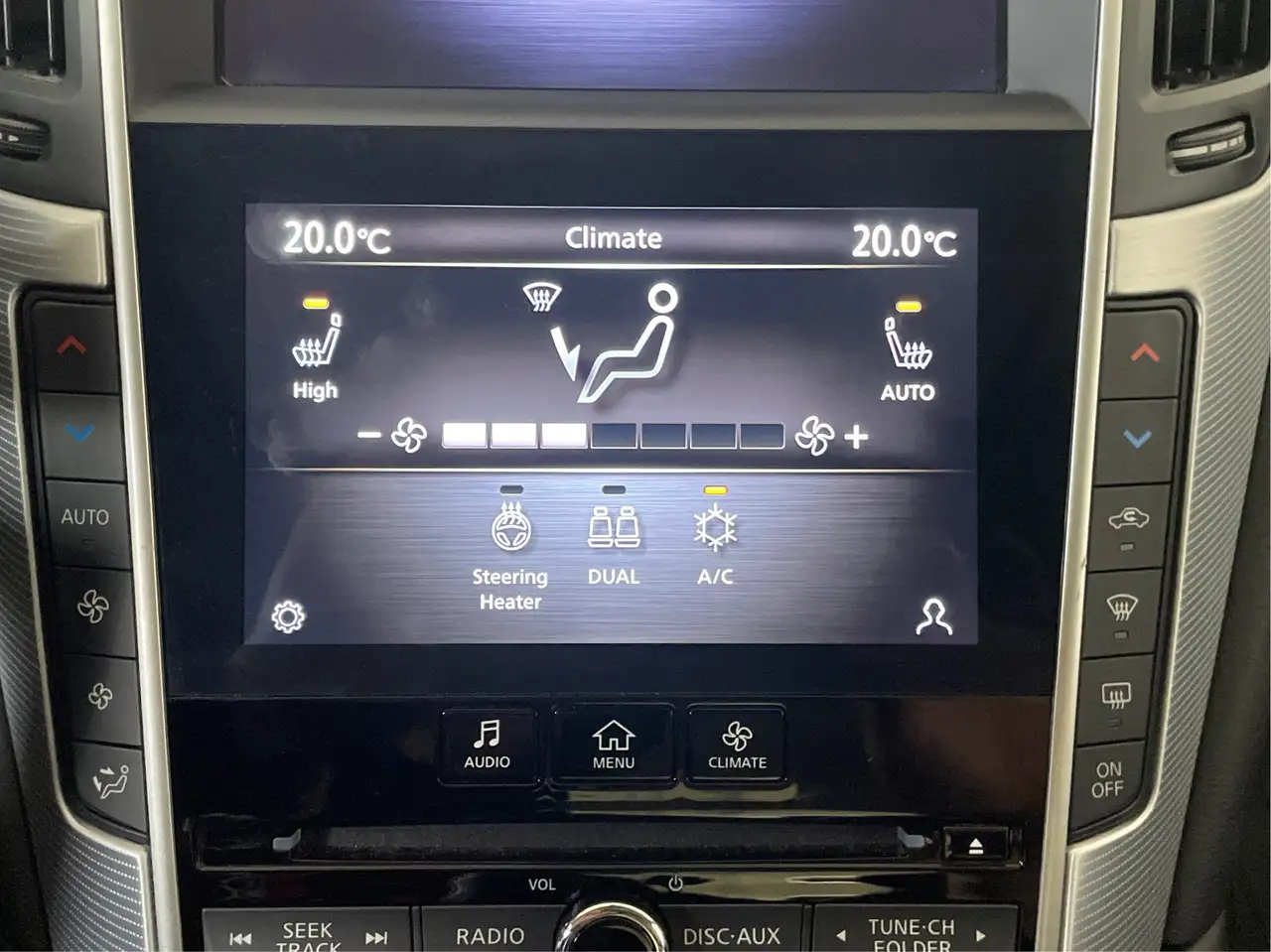 Infiniti Q50 снимка Infiniti Q50