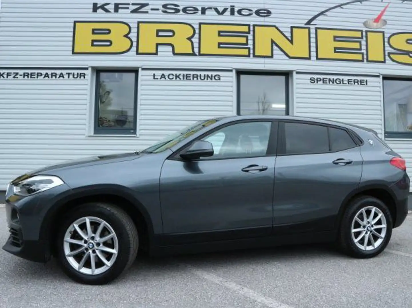 BMW X2 sDrive 18 d Advantage*AHK*LED*NAVI*Autom.* Grau - 1