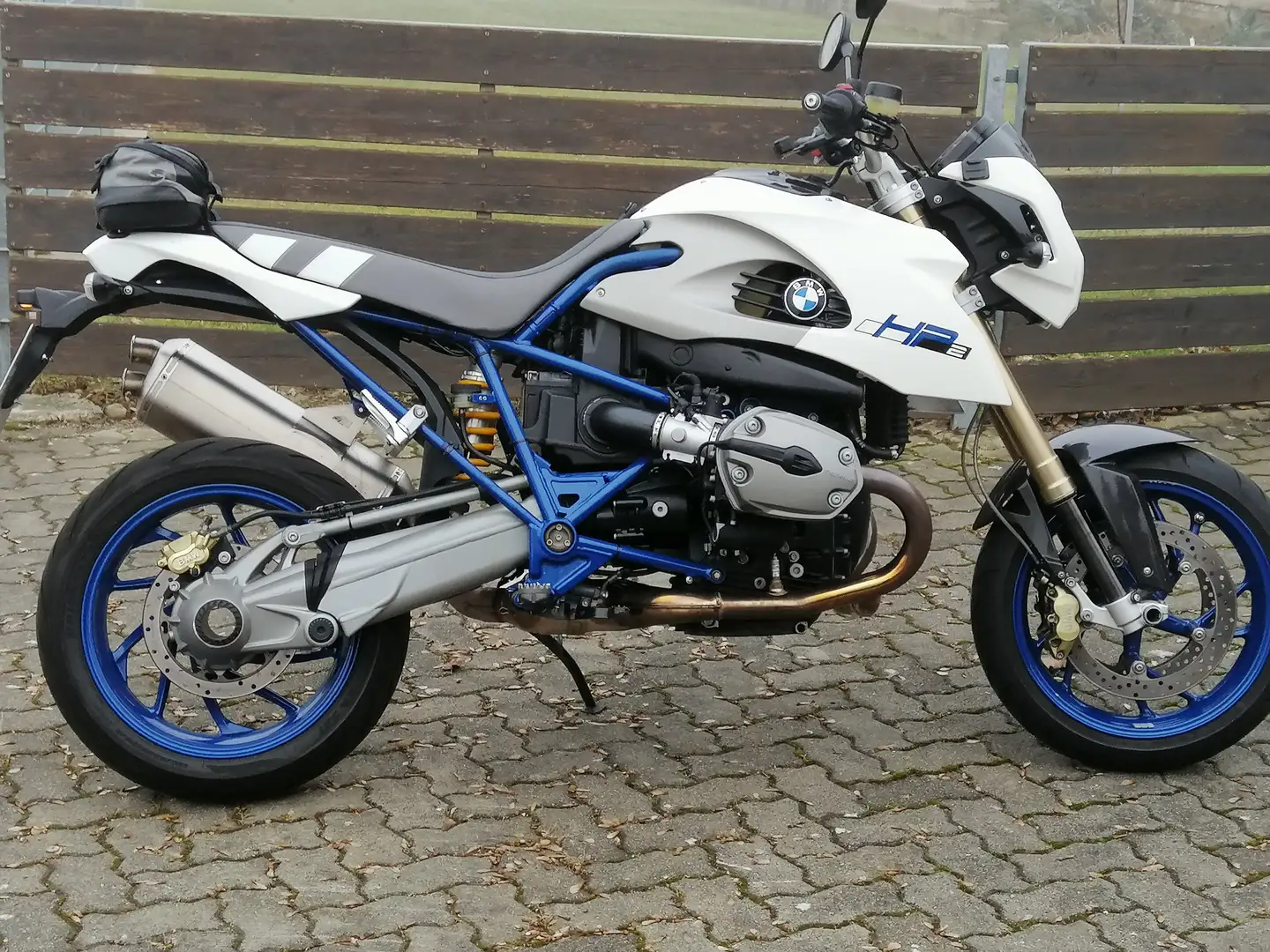 BMW HP 2 Megamoto Bílá - 1