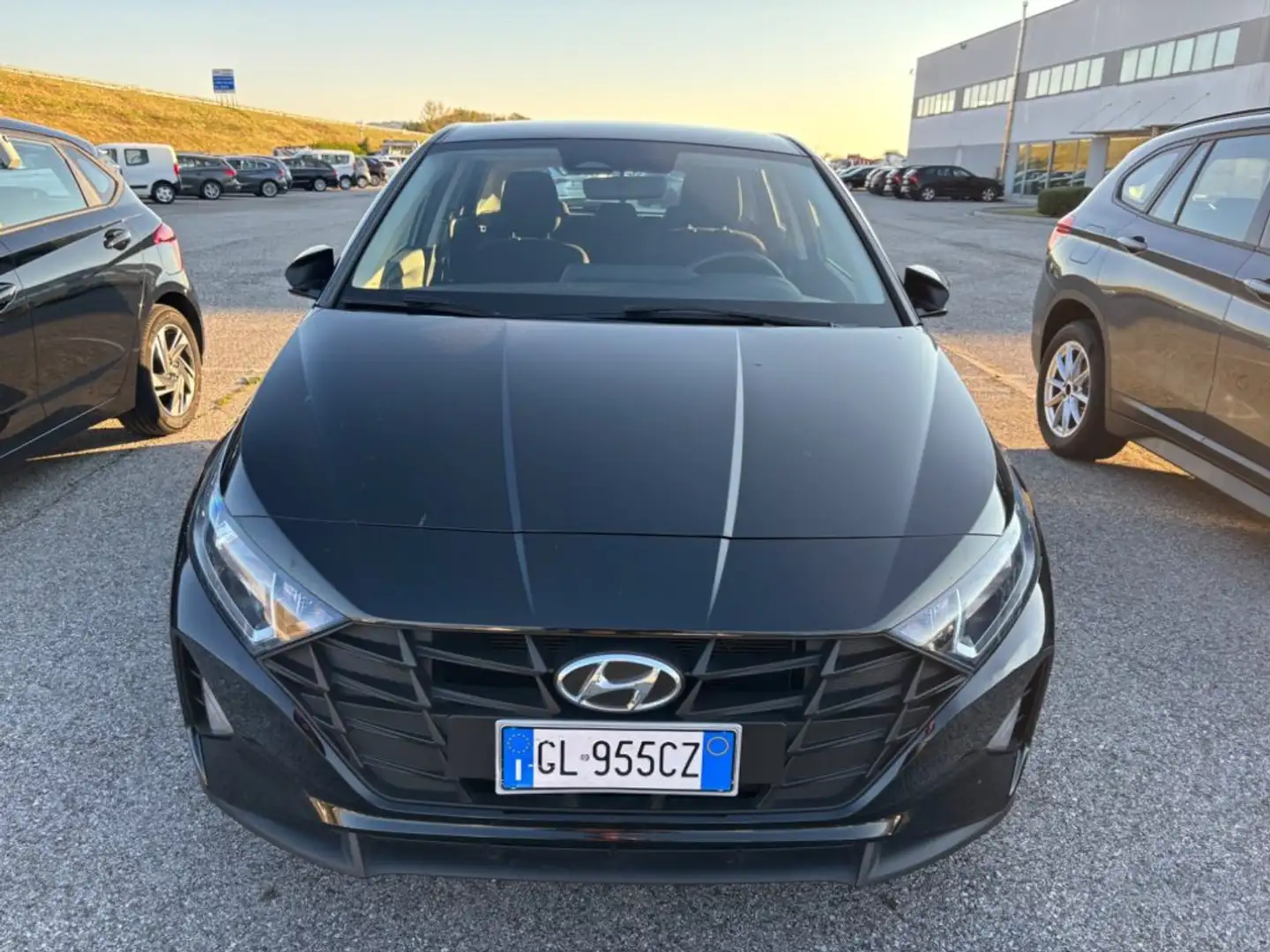 Hyundai i20 1.2 MPI MT Connectline Zwart - 2