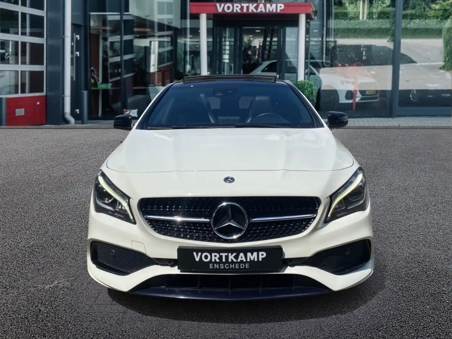 Mercedes-Benz CLA 200 CLA 200  AMG LINE CARPLAY/PANO-DAK/NAVI/CRUISE/PDC Wit - 2