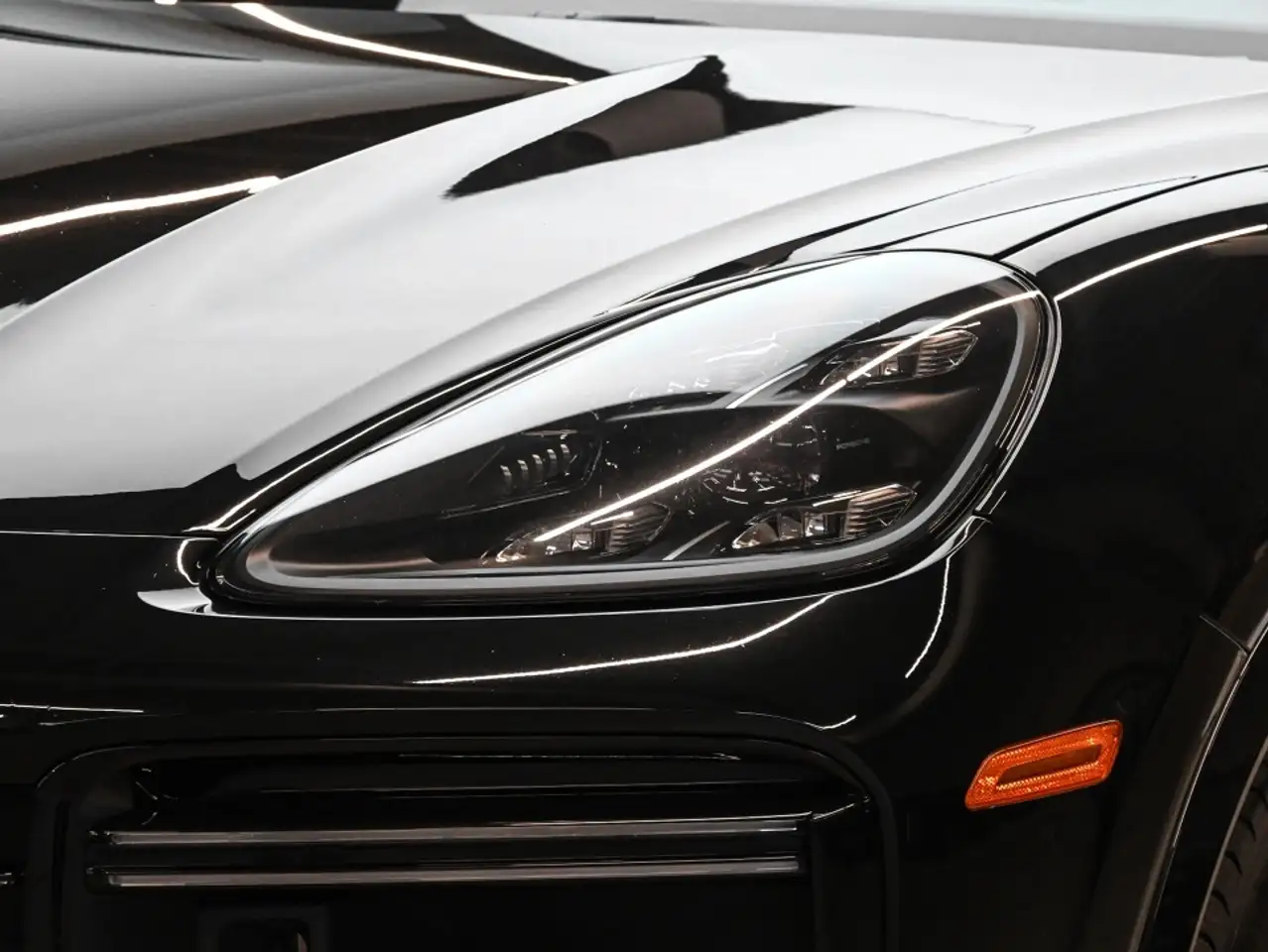 Porsche Cayenne снимка Porsche Cayenne