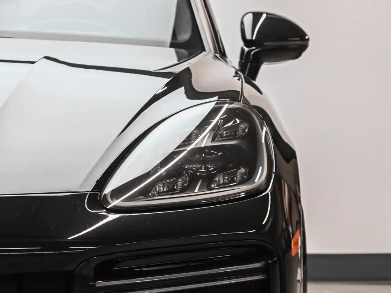 Porsche Cayenne снимка Porsche Cayenne