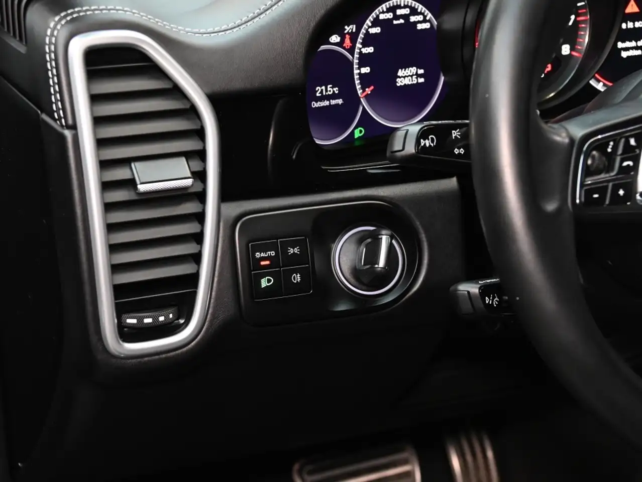 Porsche Cayenne снимка Porsche Cayenne