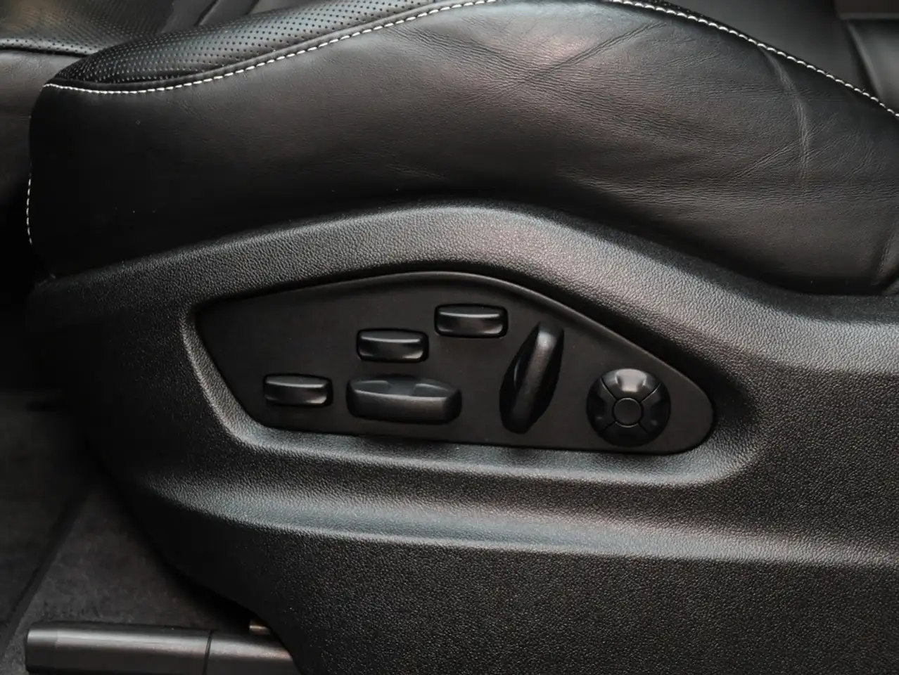 Porsche Cayenne снимка Porsche Cayenne