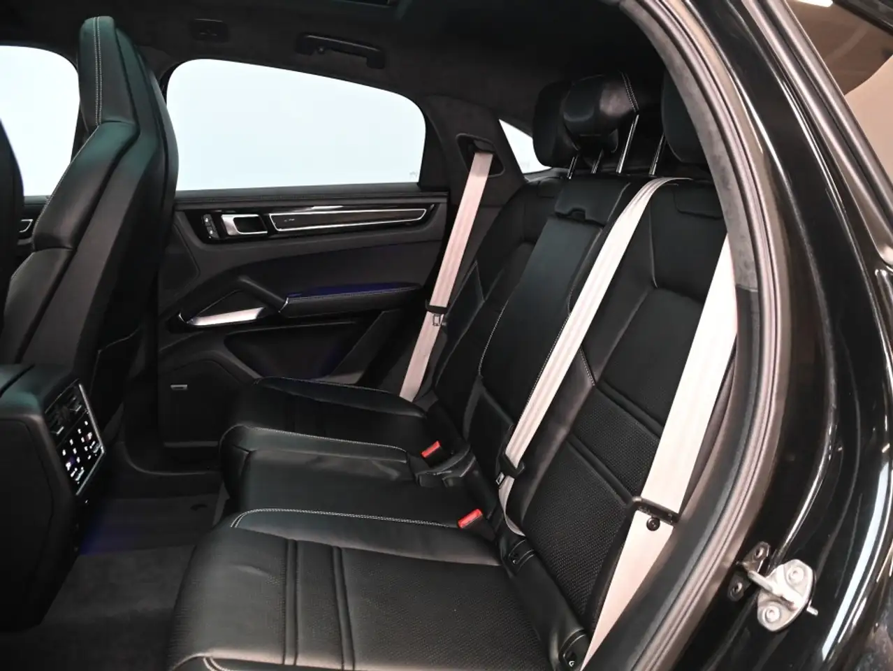 Porsche Cayenne снимка Porsche Cayenne