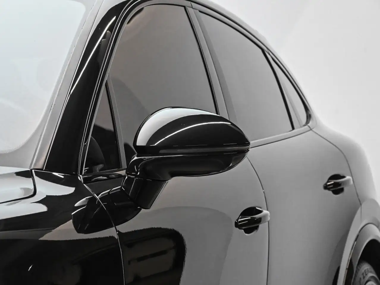 Porsche Cayenne снимка Porsche Cayenne