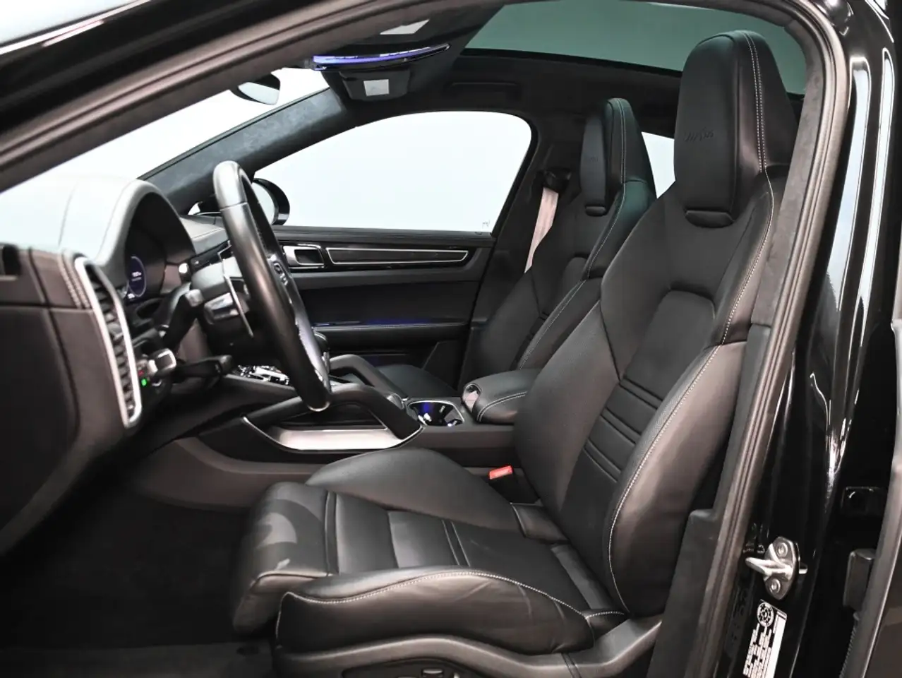 Porsche Cayenne снимка Porsche Cayenne