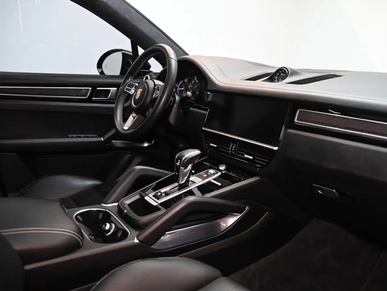 Porsche Cayenne снимка Porsche Cayenne