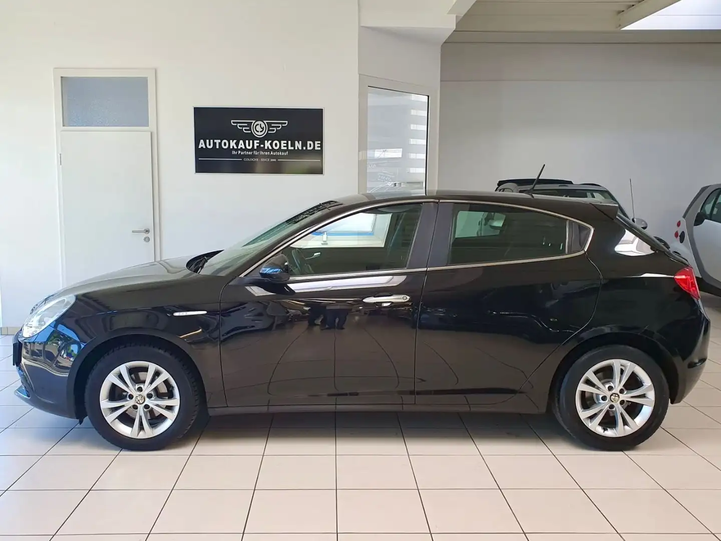 Alfa Romeo Giulietta 1.6 JTDM 16V Turismo/Klima/Aus 1.Hand Czarny - 1