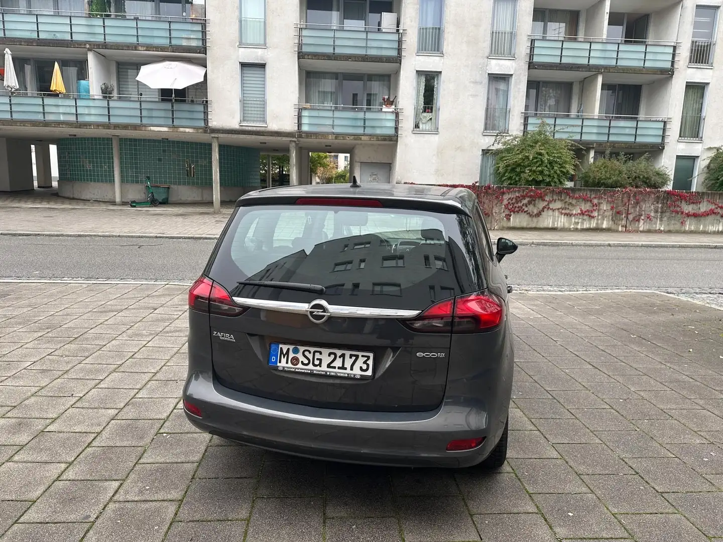 Opel Zafira Tourer Edition Grau - 2