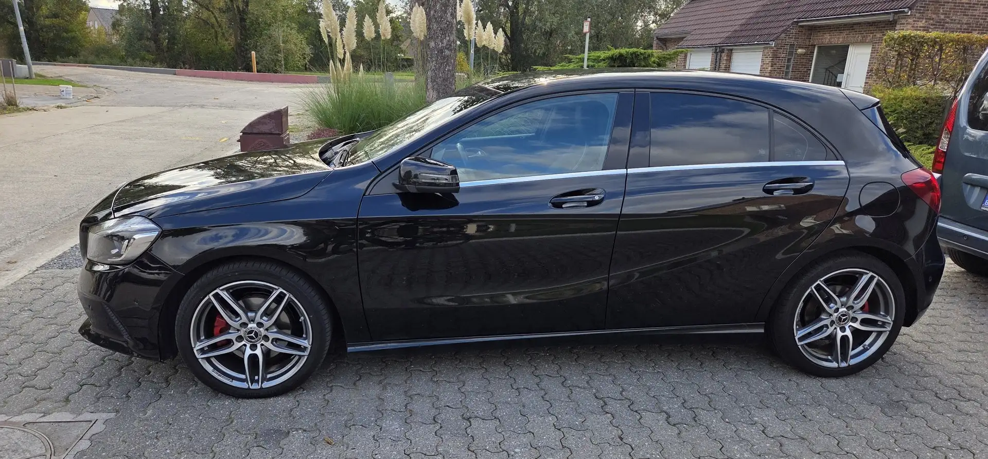 Mercedes-Benz A 200 Classe d 7G-DCT Sport Edition Zwart - 2